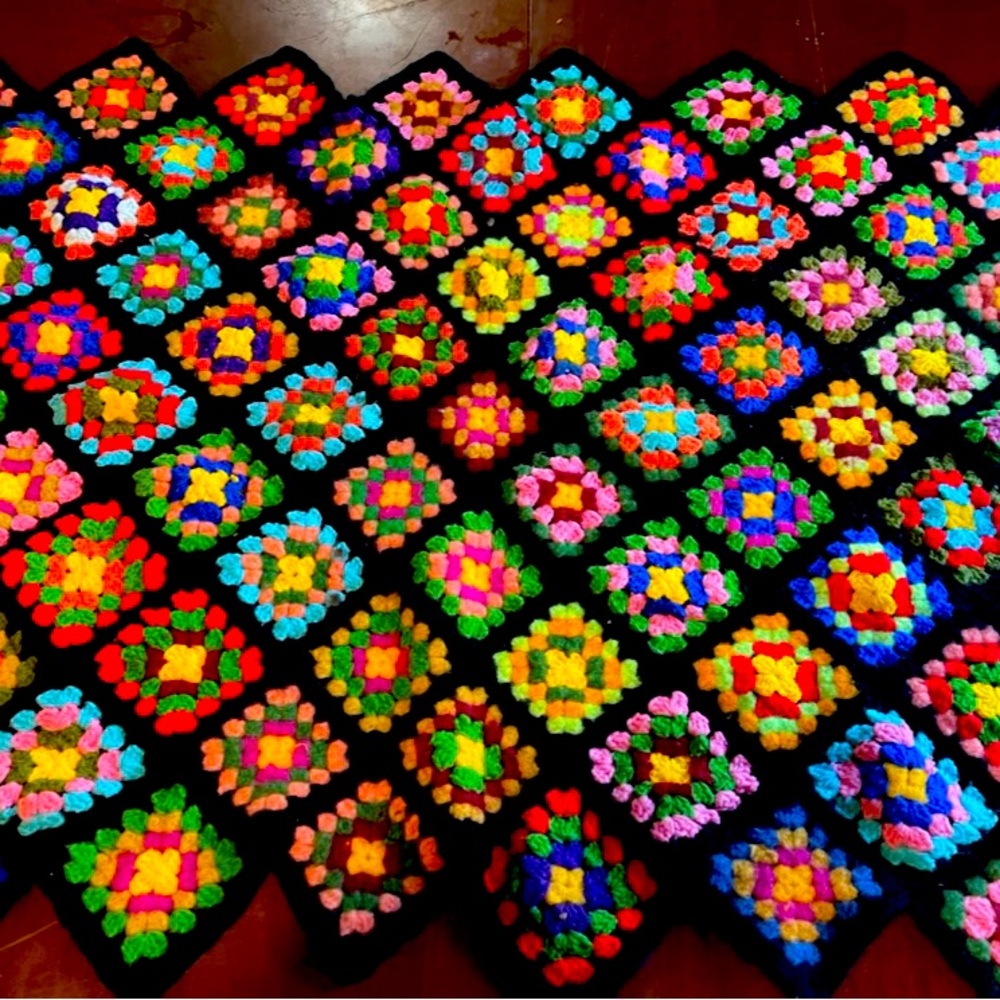 Granny Square Afghan ~ Vintage ~ 1970s ~ Throw Blanket ~ Handmade ~ Beautiful